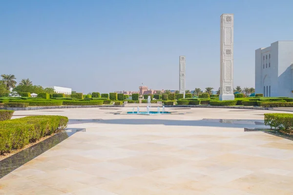 Mezquita Sheikh Zayed, Dubai, Emiratos Árabes Unidos, pueblos y mezquitas. 2015 — Foto de Stock