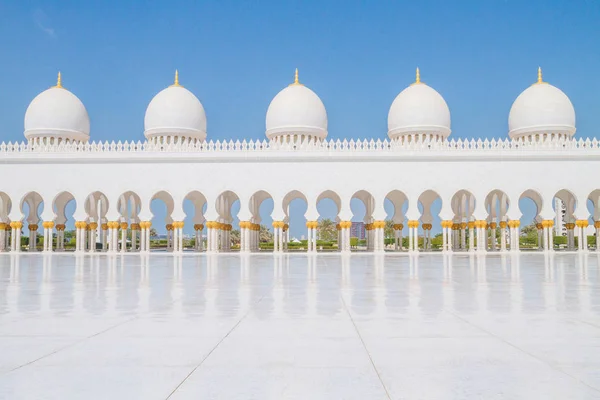 Masjid Agung Sheikh Zayed, Dubai, UEA, masyarakat dan masjid. 2015 — Stok Foto
