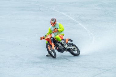 Letonya, Raiskums, kış motokros, motosiklet, sürücüsüyle yarış