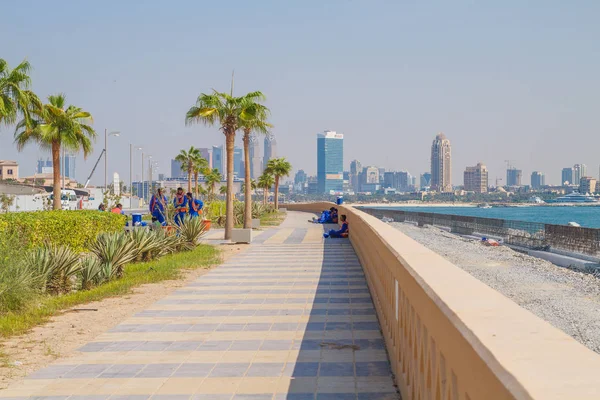 Dubai, UAE, Urban view, worker and sea. 2015 — Stock Photo, Image