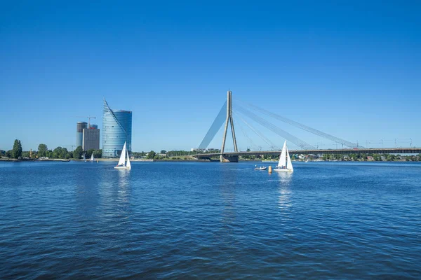 Letonya, Riga, köprü ve yatlar. 2015