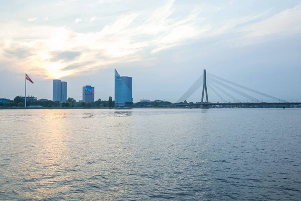 Letonya, Riga, eski şehir merkezi, köprü ve mimarisi. 2017