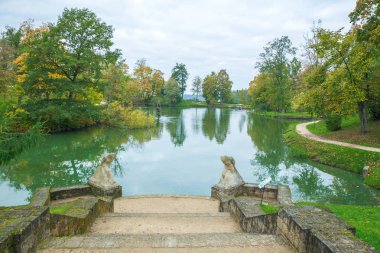 Eski şehir, şehir, kale ve park Cesis, Letonya. 2017