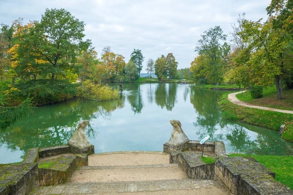 Stare Miasto, miasto, zamek i park w Cēsis, Łotwa. 2017 — Zdjęcie stockowe