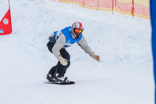 Lettország, Cesis város, tél, Snowboard bajnokság, snowboardos, — Stock Fotó
