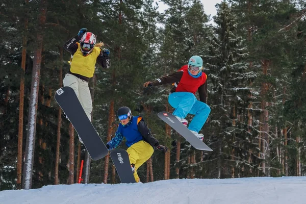 Lettország, Cesis város, tél, Snowboard bajnokság, snowboardos, — Stock Fotó