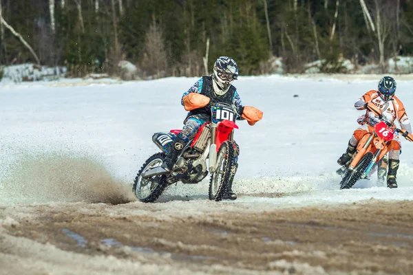 Lettonie, Raiskums, Motocross d'hiver, Ski, Conducteurs avec moteur — Photo