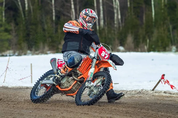 Letónia, Raiskums, Motocross de Inverno, Esqui, Condutores com motor — Fotografia de Stock
