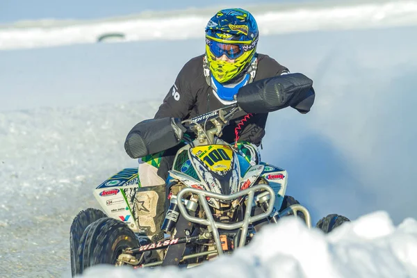 Letonya, Jaunrauna, kış motokros, sürücü quadracycle, ra ile