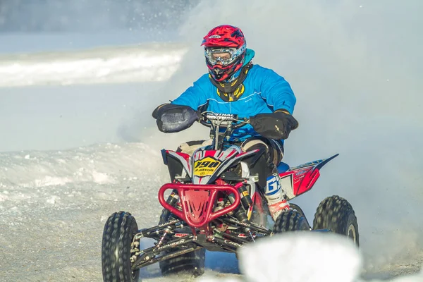 Letonya, Jaunrauna, kış motokros, sürücü quadracycle, ra ile