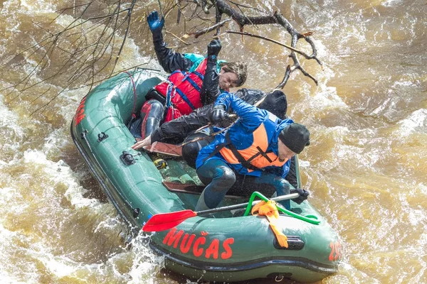 Rafting in spring. River amata, Latvia. Peoples and boat, water — Stock Photo, Image