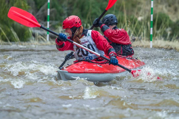 Rafting race in spring. River amata, Latvia. Peoples and boat, w — Stock Photo, Image