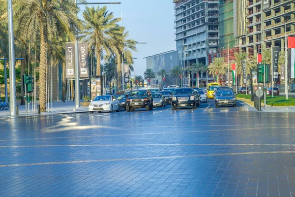 Dubai, United Arab Emirates, 15.11.2015 Sunny day in Urban city, — Stock Photo, Image