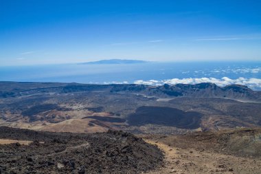 Tenerife jeolojik taşlara. Yanardağ krater.