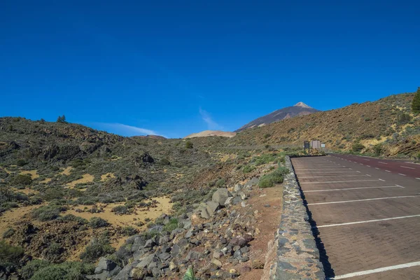 Rocas geológicas en Tenerife. Cráter del volcán . — Foto de Stock