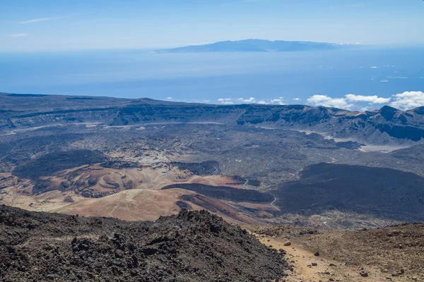 Rochers géologiques à Tenerife. Cratère de volcan . — Photo