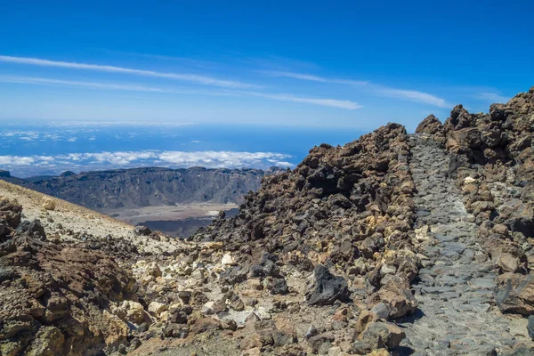 Geologische Felsen auf Teneriffa. Vulkankrater. — Stockfoto