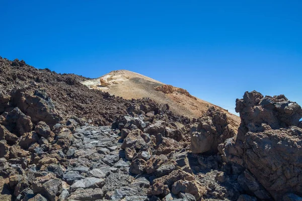 Rochers géologiques à Tenerife. Cratère de volcan . — Photo