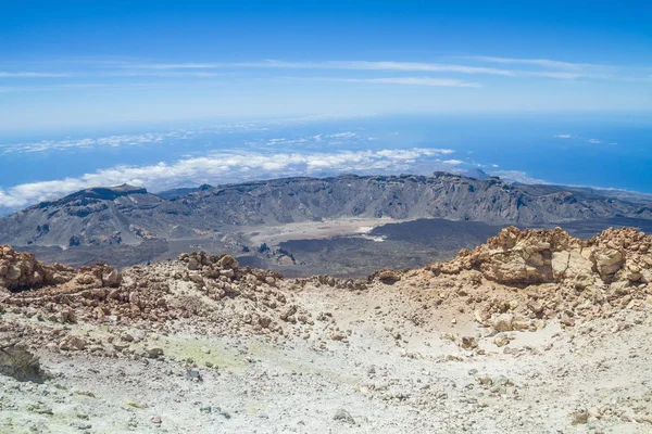 Rochers géologiques à Tenerife. Cratère de volcan . — Photo