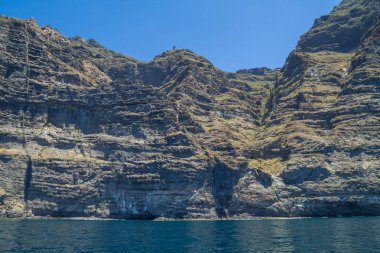 Tenerife mavi okyanus ve doğa. Büyük uçurum ve güneş.