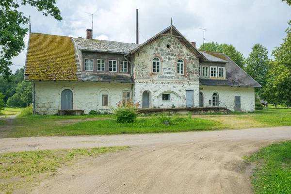 Старый замок в Латвии, город Веселава . — стоковое фото