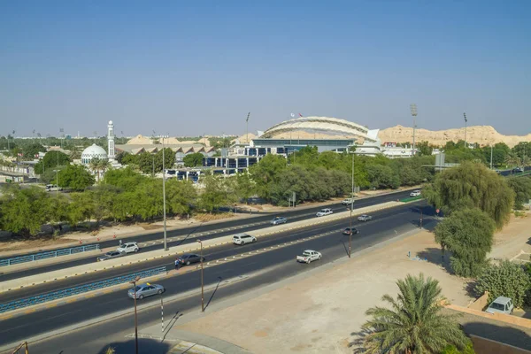 Emiratos árabes unidos, naturaleza y ciudad. Calles urbanas, camino, casa — Foto de Stock