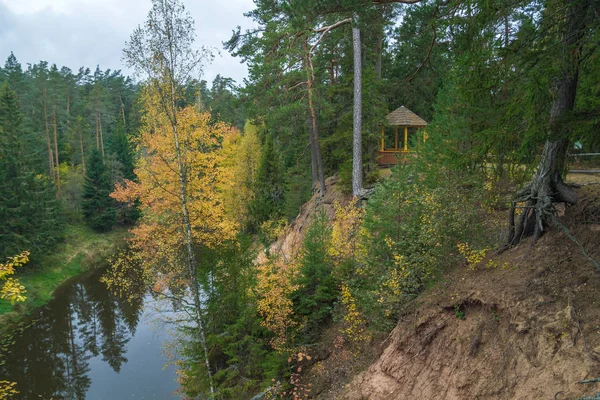 Червоні скелі в місто Masalaca, Латвія. — стокове фото