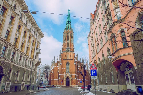 Letland, Riga, oude centrum van de stad, volkeren en architectuur. 2018 — Stockfoto