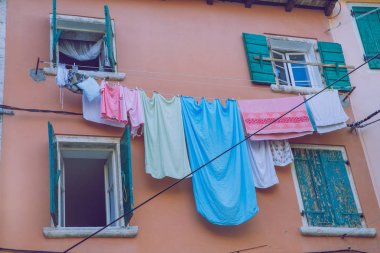 Pula, Hırvatistan, 2016, Street view. Aşk bir duygu ile eski sokak.