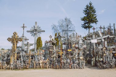 Hill, Litvanya, doğa ve gökyüzü çapraz. Seyahat fotoğraf.