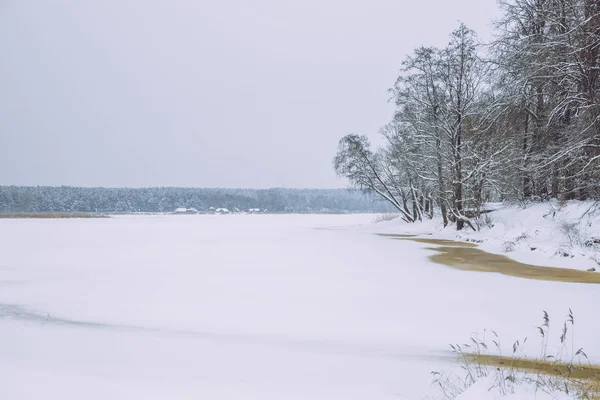 Frozen lake, snow and cold weather. Latvia, travel photo. — Stock Photo, Image