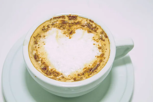 Tasse à café avec coeur, beau décor . — Photo