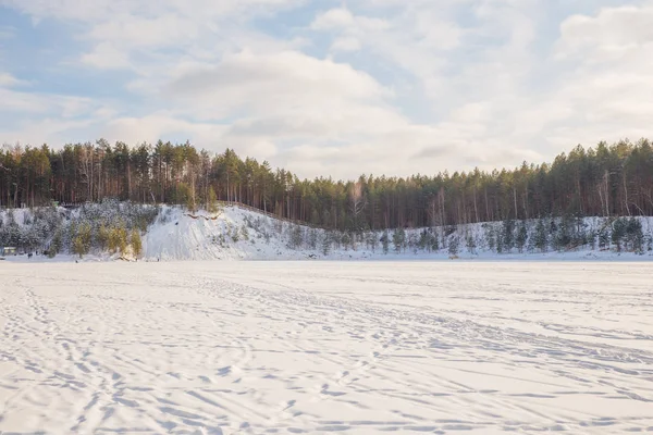 Věž v městě Ogre a staré pískovně. Cestovní fotografie. 2018 — Stock fotografie