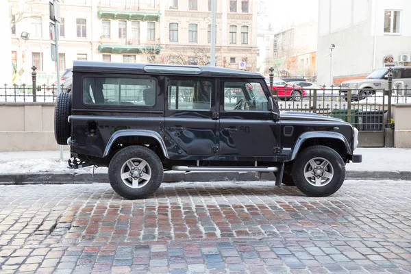 Land Rover Jeep 4 x4, Range Rover auf der Straße. Reisefoto. — Stockfoto