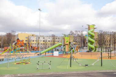 Pleyground center, halklar ve evler. 