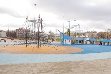 Pleyground center, halklar ve evler. 