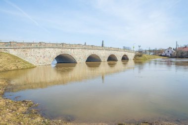 Kandava sabah erken zamanında Abava Nehri.