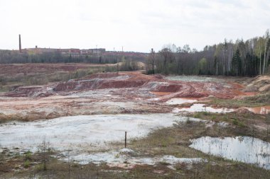 Eski Tuğla Fabrikası ve kil kariyeri, Letonya.