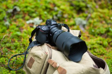 Cesis Şehri, Letonya Cumhuriyeti. Yeni Nikon Z6 aynasız kamera. Çünkü...