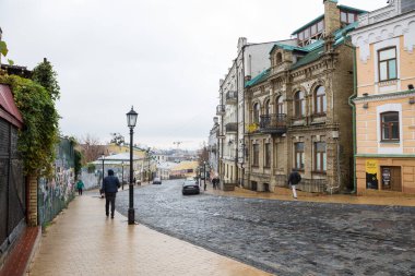 Şehir, Kiev, Ukrayna. Sabah şehir merkezinde. Bui ile sokak