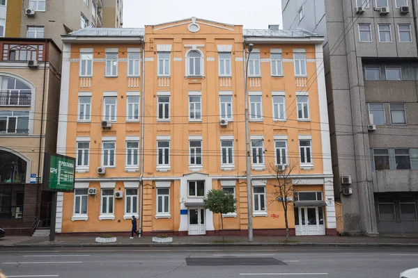Ciudad, Kiev, Ucrania. Centro de la ciudad, calle con edificios históricos —  Fotos de Stock