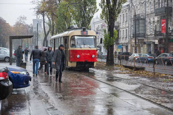 City, Kiev, Ukraine. City center with traffic and Tram. Street w — Stock Photo, Image