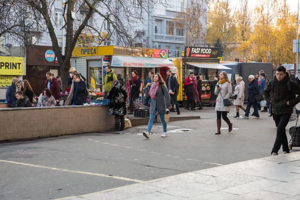 City, Kiev, Ukraine. City center with people and tourists. Stree — Stock Photo, Image
