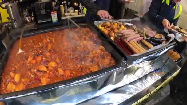 Cidade Riga Letónia Festival Comida Rua Cozinhar Peixe Carne Salsicha — Vídeo de Stock