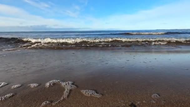 ラトビアのリガ市 バルト海と波 旅行ビデオ 2020 — ストック動画