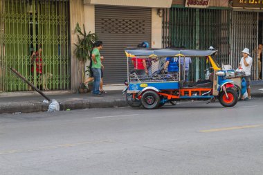 Bangkok şehri, Tayland. Sokakta bir kavga var. Bu şey...