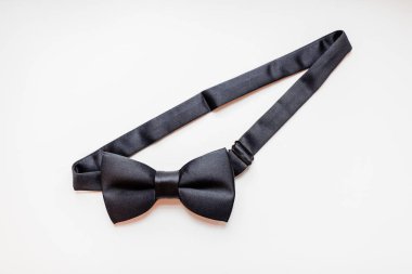 Cesis şehri, Letonya. Erkekler düğün siyah kelebeği. Sıradan stil.