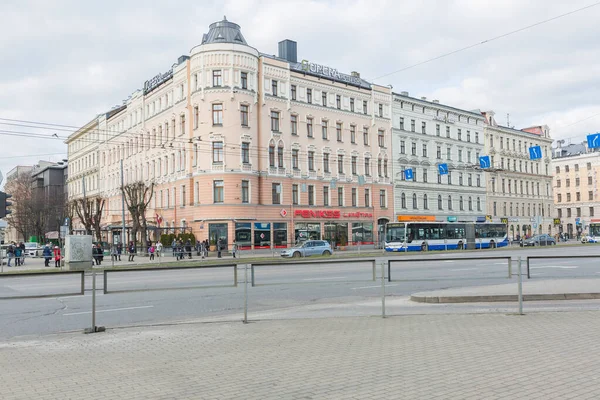 Cidade Riga Letónia Vista Cidade Edifícios Rua Com Pessoas 2020 — Fotografia de Stock