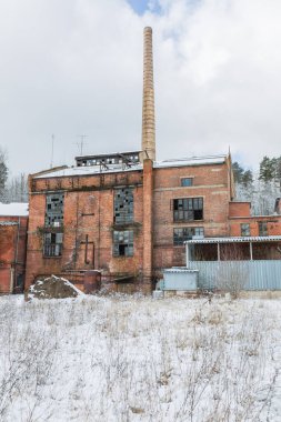 Ligatne Şehri, Letonya. Eski ve terk edilmiş kağıt fabrikası artık çalışmıyor. 14.03.2020