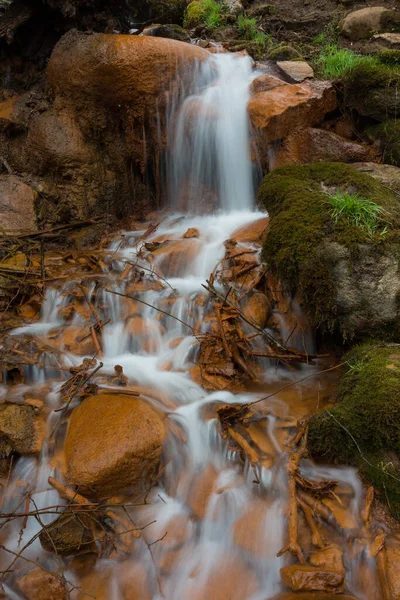 Черногория 2006 Старый Водопад Зеленым Мхом Красными Скалами 2020 — стоковое фото